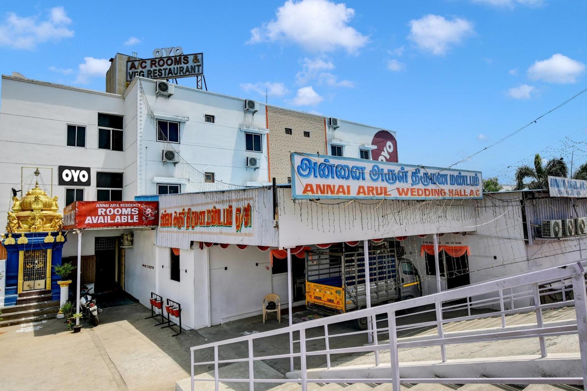 Hotel Oyo Flagship Sri Devi Mahal 3*
