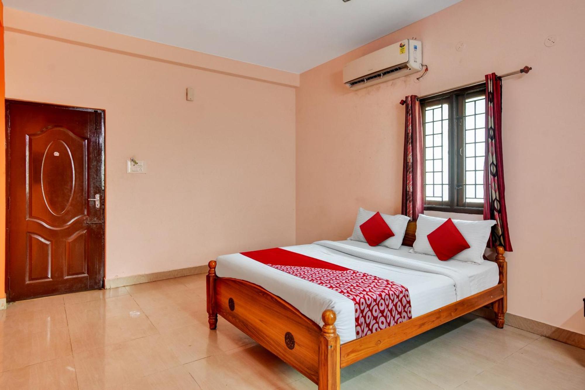 Oyo Flagship Sri Devi Mahal Hotel 3*